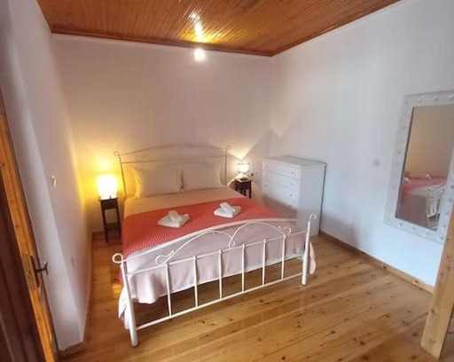 Vizari House | Cozy Retreat at Nick & Avge's Cottage - Guest Rated 10/10
