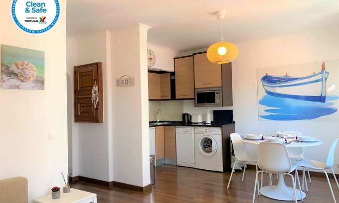 Cascais Apartment | Cozy Apartment with Ocean View in Cascais