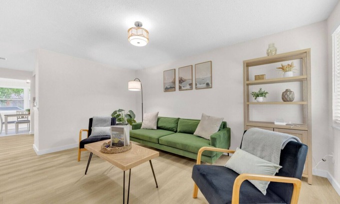 Apollo Beach House | Serene Apollo Oasis: Pet-Friendly Family Retreat
