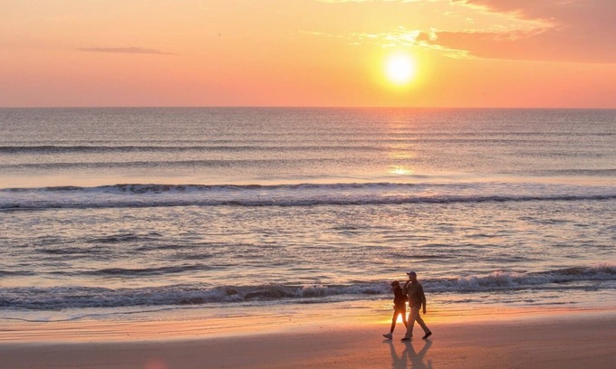 Ormond-by-the-Sea Condo | Tranquil Beach Condo with Oceanfront Pool & Sunrise Views