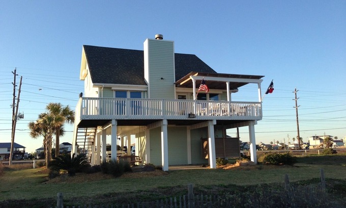 Galveston House | Beachfront Retreat in Sea Isle: 10/10 Guest Rated Haven