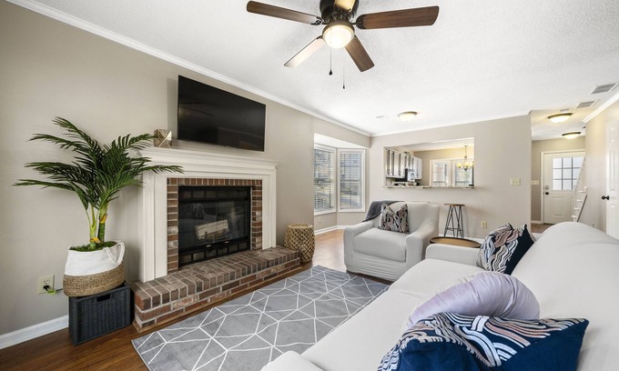 Smyrna House | Serene BoHo Retreat with Kitchen near Truist Park