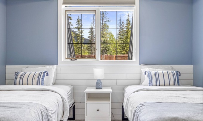 Canmore Cabin | Renovated Haven: Sleeps 8, Pool & Hot Tub Awaits!