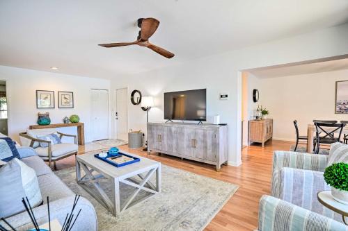 Central Naples Apartment | Serene Condo with Screened-In Lanai, 4 Mi to Beach