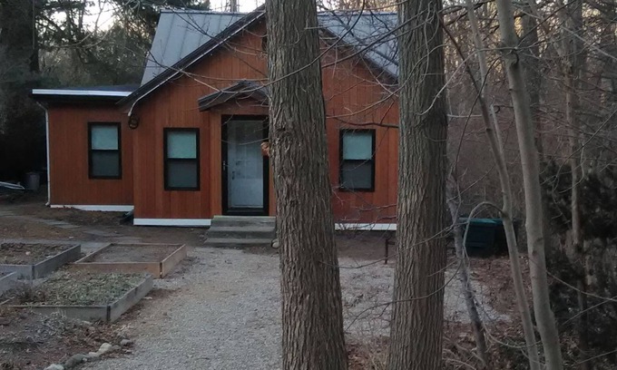 Newton House | Serene Cottage Retreat in the Woods - Guest Rated 9.8