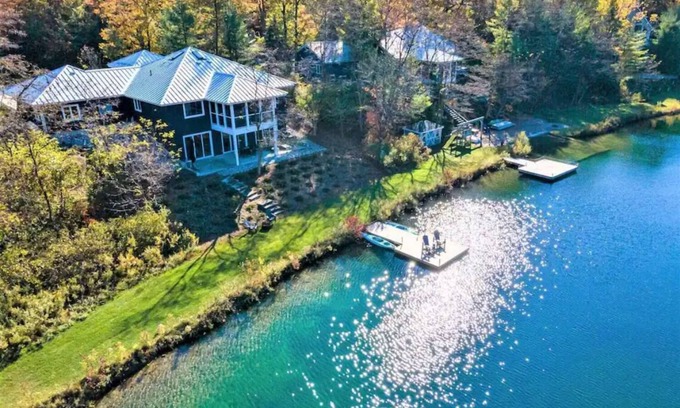 Grand Bend Cottage | Relaxing cottage on Wee Lake in Grand Bend