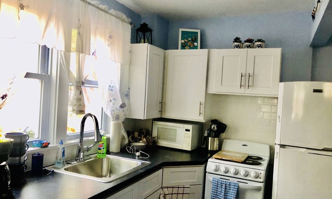 Baiting Hollow Cottage | Serene Cottage Retreat – Steps from Private Beach Access!