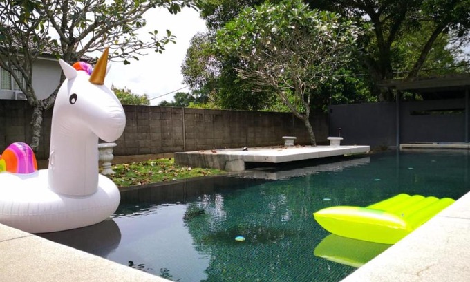 Pudu House | Inviting Forest Pool Villa PJ - Pet Friendly Retreat