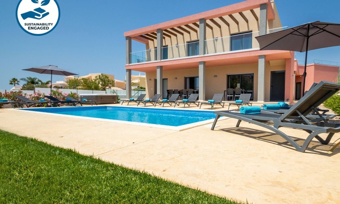 Armacao de Pera Villa | Inviting Villa with Private Pool, Jacuzzi & Ocean View