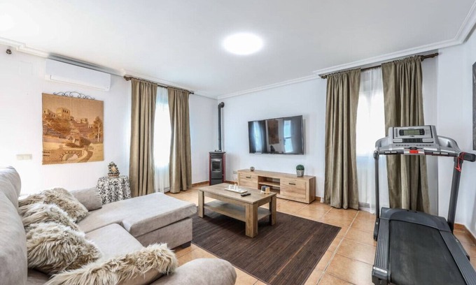Cobisa Apartment | Relaxing Getaway 15' from Toledo