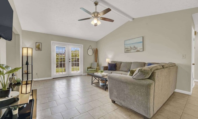Lynn Haven House | Ideal Modern Getaway Near Panama City Beach Awaits You