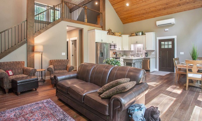 Yacolt House | Idyllic Getaway at East Fork of the Lewis River