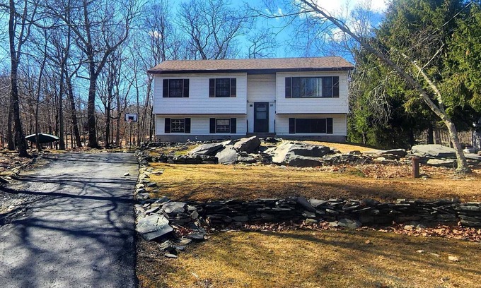 Pocono Mountain Lake House | Relaxing getaway in the Poconos, for family and friends.