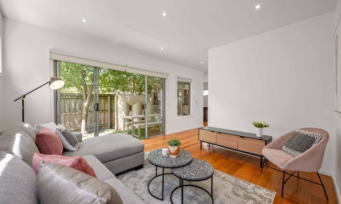 Kew House | Relaxing Getaway Oasis with Patio in Kew