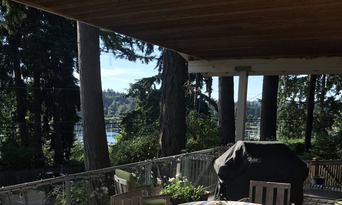 Burley House | Relaxing getaway with views and amenities