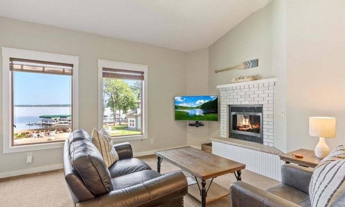Nisswa Condo | Inviting Gull Lake Retreat with Pool and Ocean Views