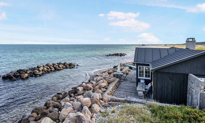 Rrvig House | Idyllic Getaway: Relax by the Water's Edge with Ocean Views