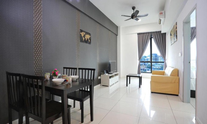 Kampung Sembulan Baru Apartment | Relaxing Retreat at Sutera Avenue with Pool & Breakfast