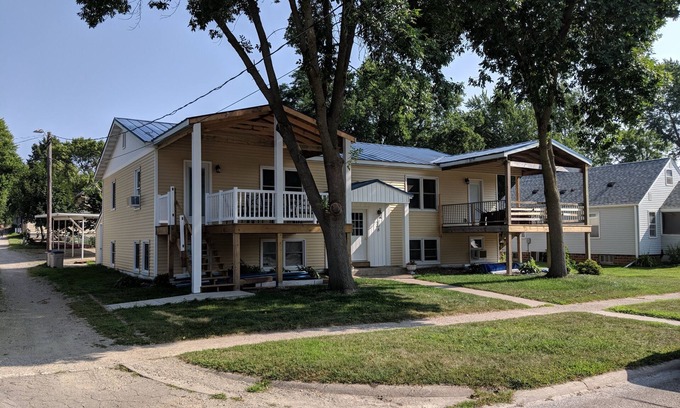 Clear Lake Apartment | Beachside Retreat - 10/10 Rated, Just Steps from Downtown
