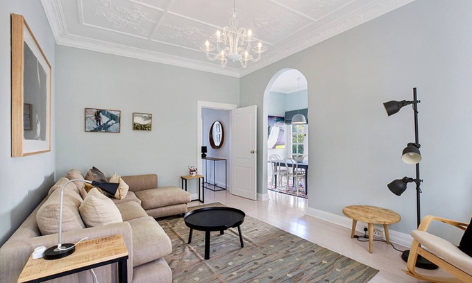 Bellevue Hill Apartment | Relaxing Home in Coastal Colours. Close to Bondi Beach.