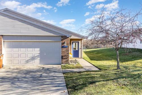 Monroe House | Serene Retreat Near Interstate - Family & Pet Friendly