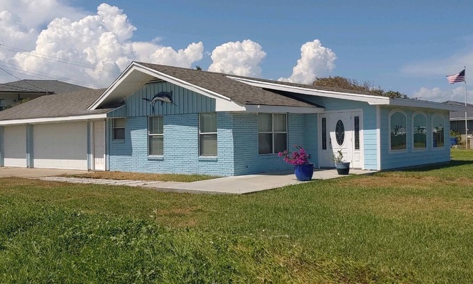 Rockport House | Tranquil Bay View Retreat Near Rockport Beach - 9.8/10 Rated