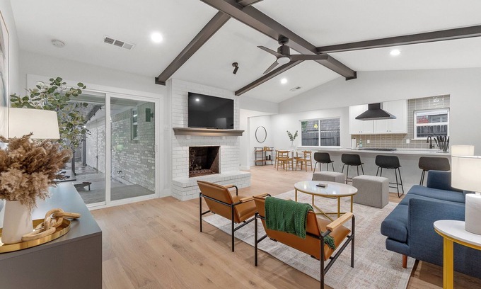 Buckner Terrace - Everglade Park House | Serene Retreat with Heated Pool, Spa & Photo Wall