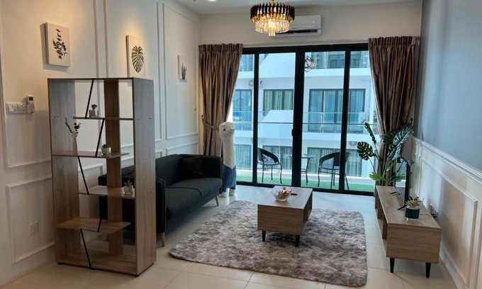 Kuching Apartment | Inviting Relaxing Homestay at P'Residence with Pool Access