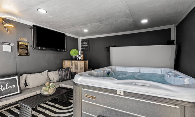 Ferndale House | Ultimate Hideout with Hot Tub, Arcade & Home Theatre Fun!