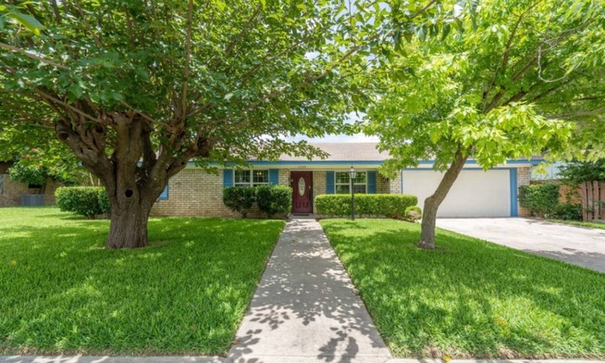 Killeen House | Serene Getaway with Hot Tub & Private Pool - Rated 9.6/10