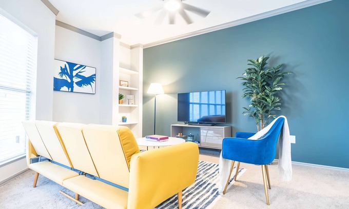 Willow Run Apartment | Relaxing King Suite | 1BR with Pool, Gym & Parking