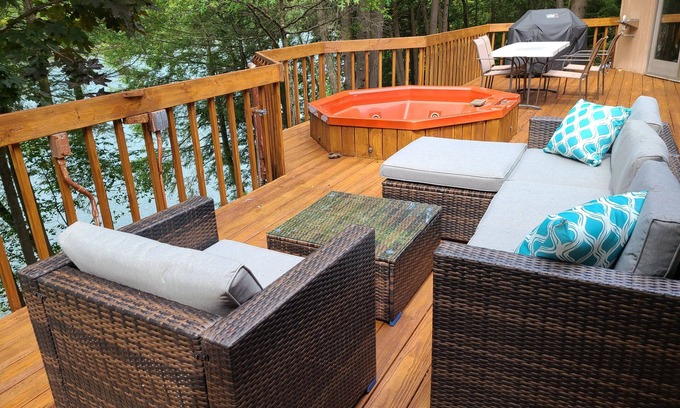 Monticello House | Serene Lakefront Retreat at Swinging Bridge Reservoir
