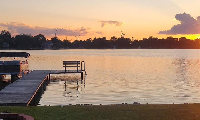 Hingham Cottage | Serene Lakeside Cottage Near Road America & Fond du Lac