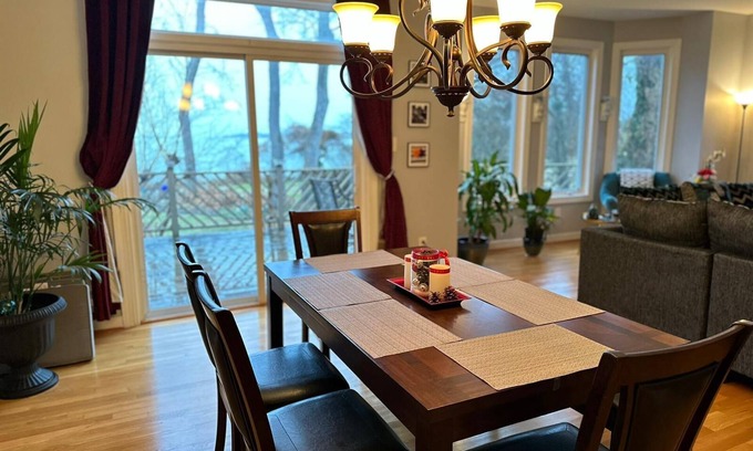 Hampton House | Tranquil Waterfront Retreat in Hampton - Rated 9.6/10