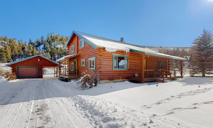 South Fork House | Inviting Mountain Retreat with Deck, Spa & Great Views
