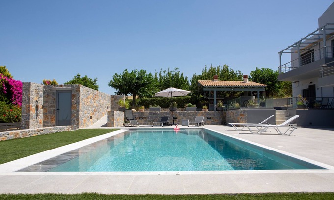 Gazi House | Tranquil Retreat with Pool and Garden in the Countryside