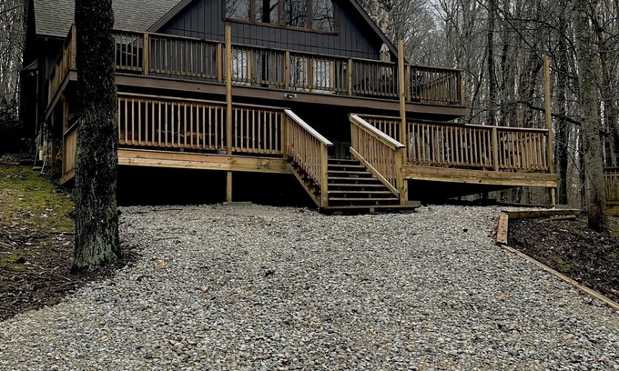 Rockbridge Cabin | Idyllic Retreat with Hot Tub, Treehouse & Game Room