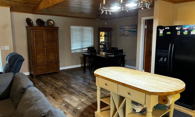 Orange City House | Tranquil 1.5 Acre Retreat with Private Pool - Rated 10/10