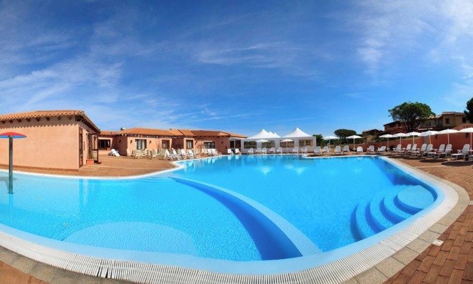 Aglientu Apartment | Beautiful Residence Baia dei Mirti with Pool & Pet Friendly