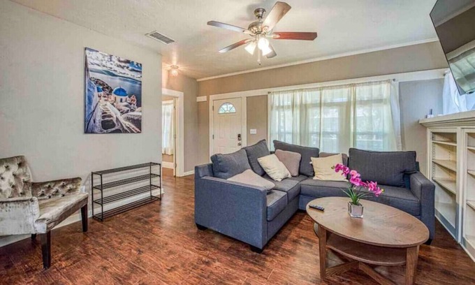 Tower District House | Stylish Bungalow with 2 King Beds & Pet-Friendly Amenities