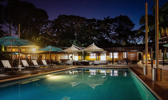 Charlotte House | Relaxing Ocean View Room with Pool & Breakfast Near Market