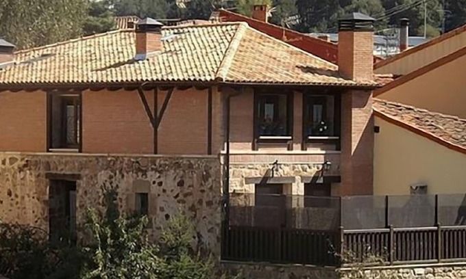 Molinos de Duero Cottage | Charming Rural House Caminos de Machado with River Views