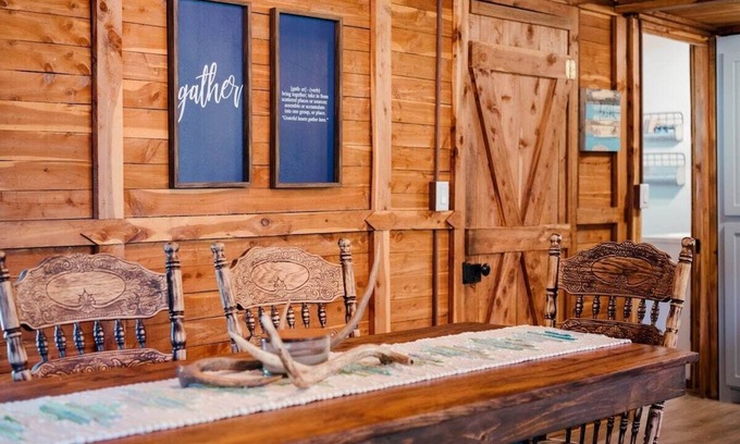 La Grange Cabin | Serene Rustic Cabin on the Lake – Guest Rated 9.8/10