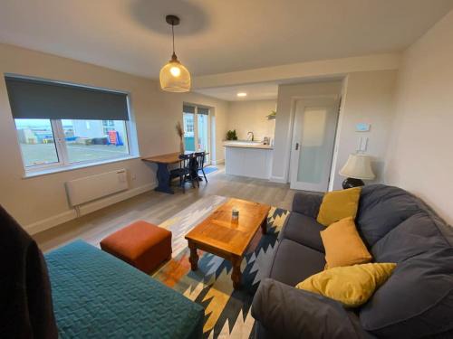 Garryvoe Apartment | Cozy Seaside Escape in Garryvoe | Guest Rated 9.7/10