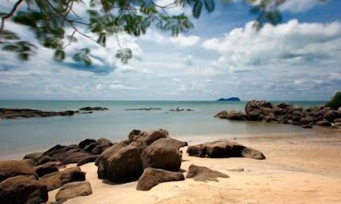 Bayan Lepas House | Serene Bayfront Retreat at Bayan Homestay with Spa & Pool