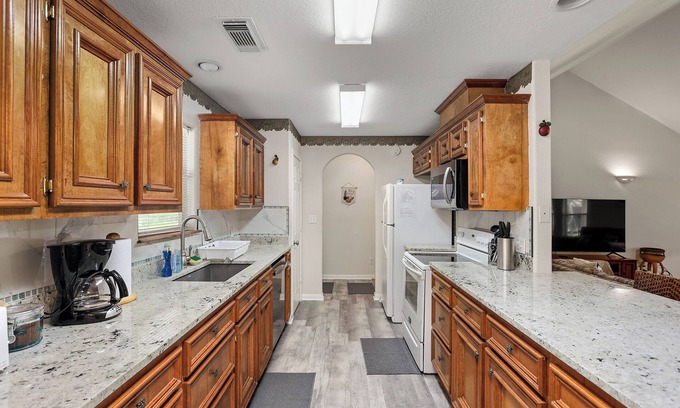 Santa Fe House | Inviting Single-Family Retreat on 2 Acres Near Houston