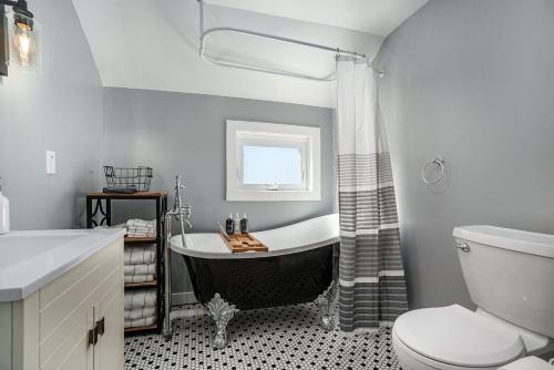 Benzonia House | Serene Ski & Soak Retreat for Family Adventures
