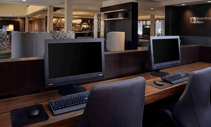 South Kansas City Hotel | Enjoy a Relaxing Stay in Kansas City with Pet-Friendly Amenities