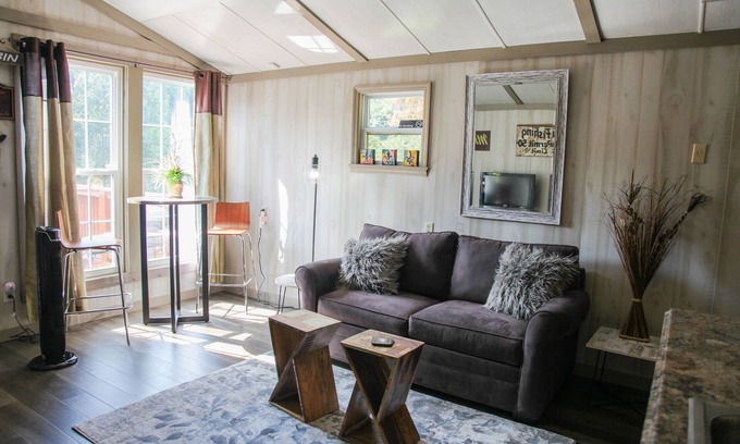 Dickson Cabin | Tranquil Cabin Retreat Overlooking a Serene Lake