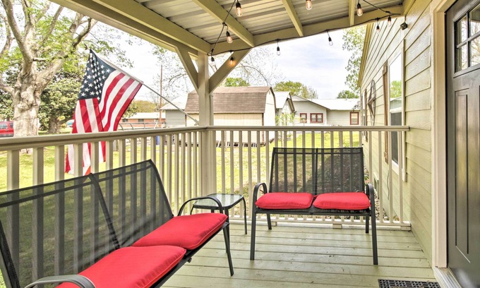 Tomball House | Relaxing Tomball Retreat: Walk to Main Street